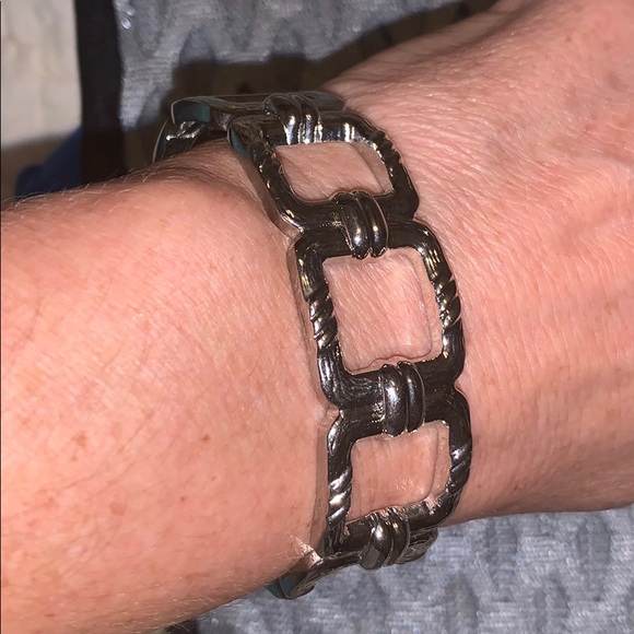 Cute Silver hinged bracelet/bangle - Picture 6 of 9